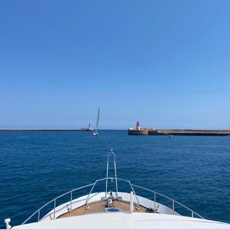 Sea Baroniv "Bedsonboat" Hotel Birgu Exterior photo