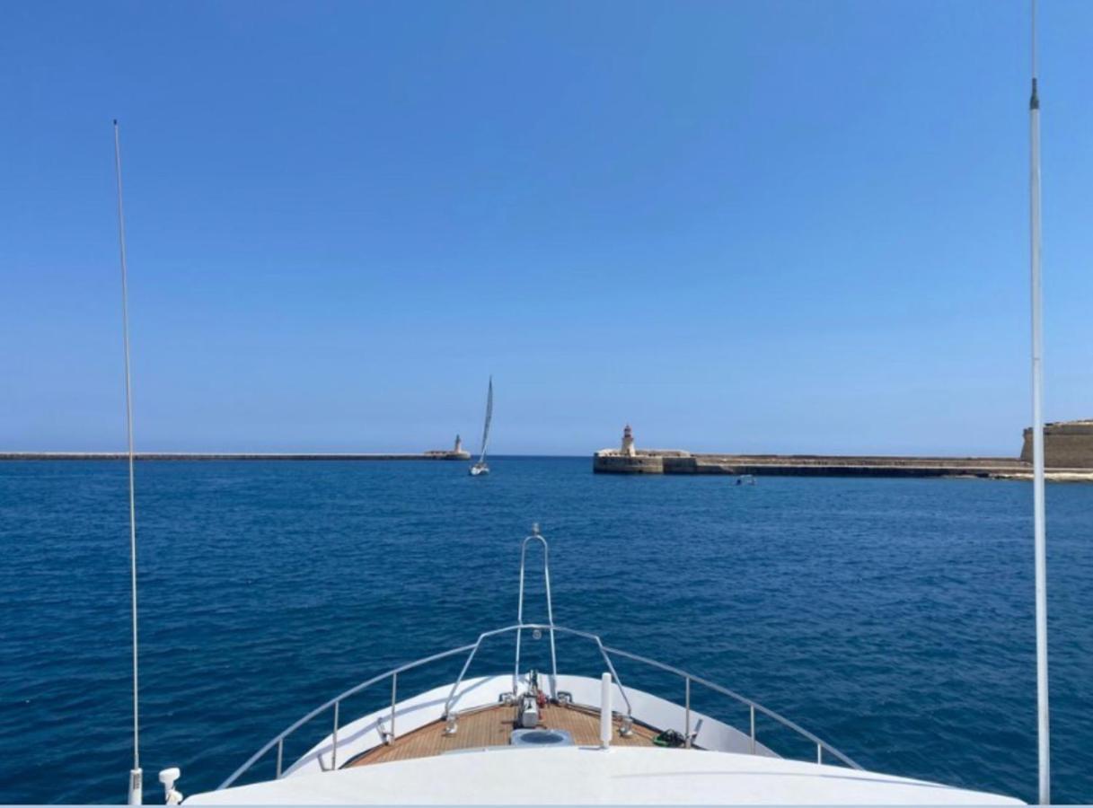 Sea Baroniv "Bedsonboat" Hotel Birgu Exterior photo