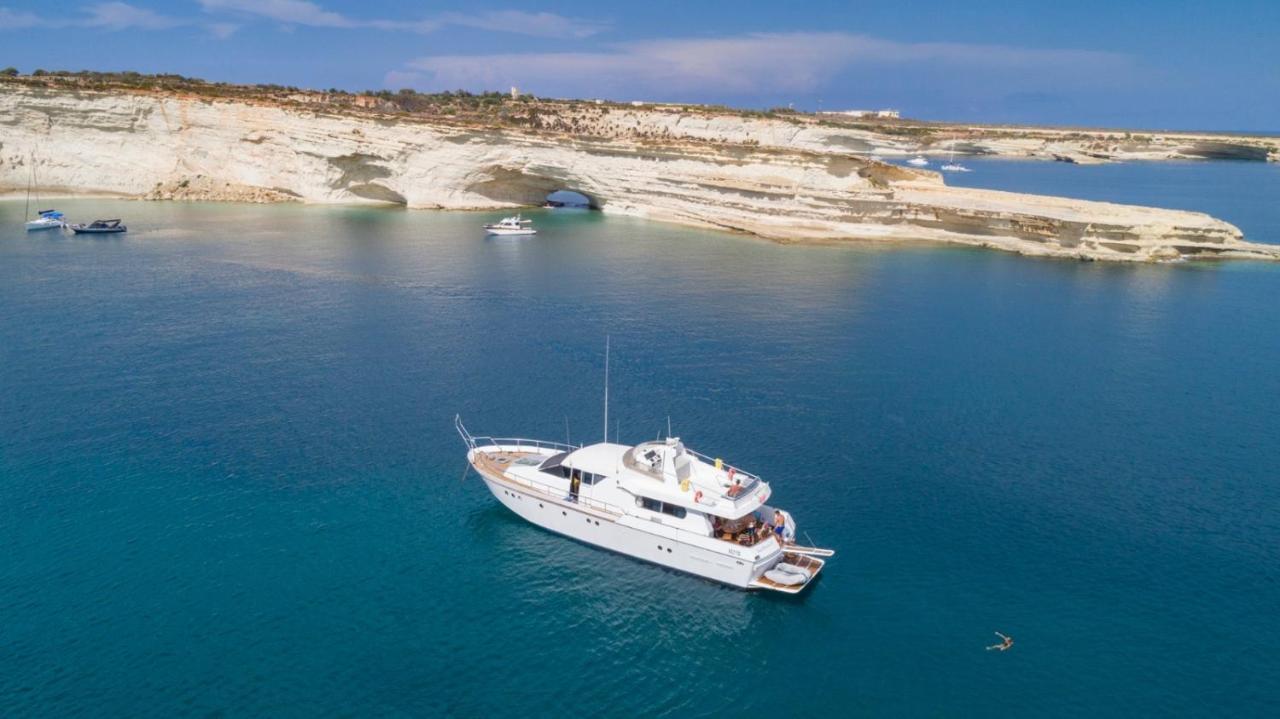 Sea Baroniv "Bedsonboat" Hotel Birgu Exterior photo