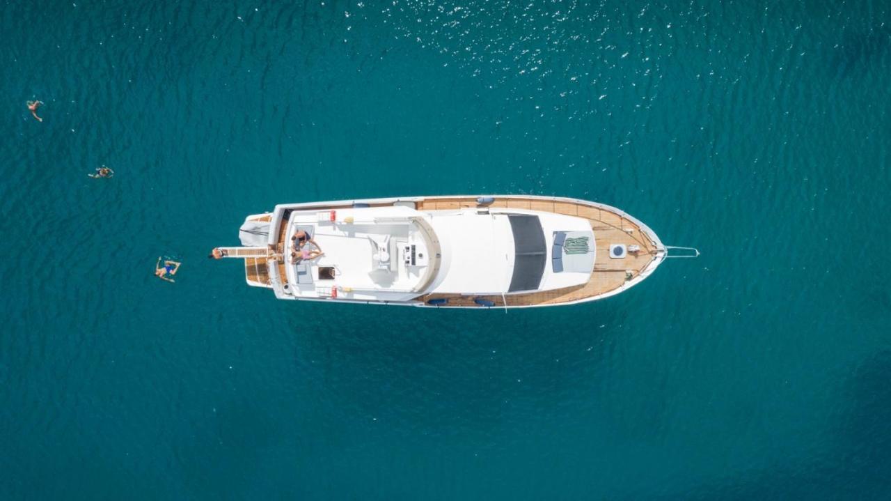 Sea Baroniv "Bedsonboat" Hotel Birgu Exterior photo