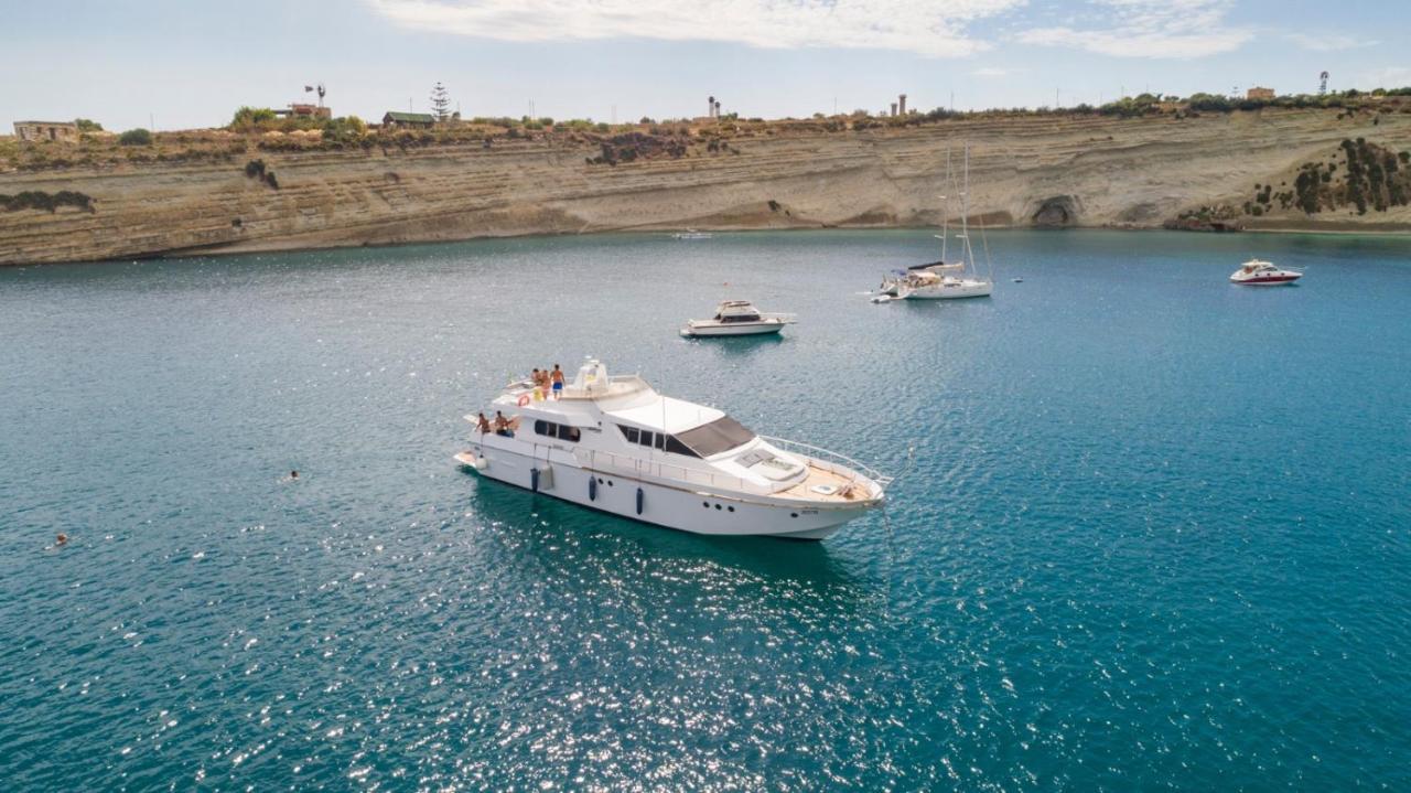 Sea Baroniv "Bedsonboat" Hotel Birgu Exterior photo