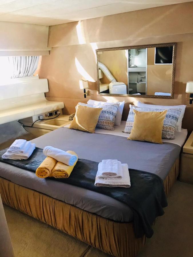 Sea Baroniv "Bedsonboat" Hotel Birgu Exterior photo
