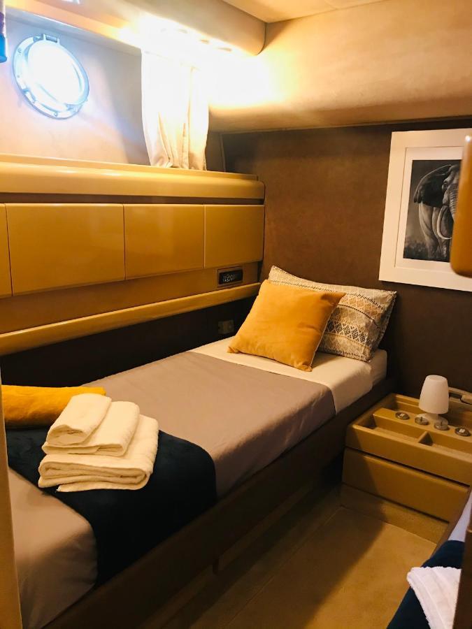 Sea Baroniv "Bedsonboat" Hotel Birgu Exterior photo