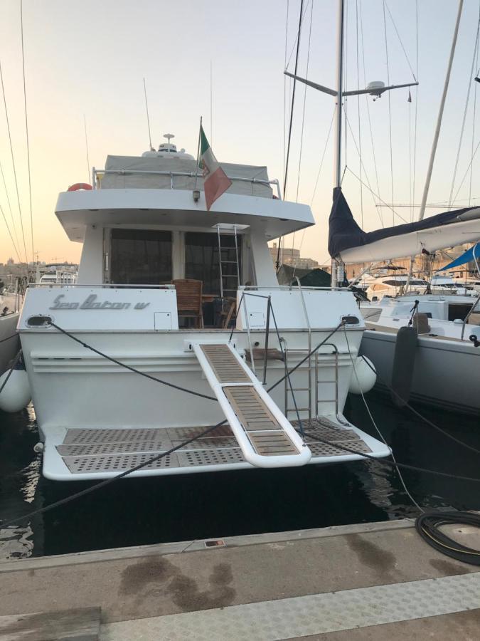 Sea Baroniv "Bedsonboat" Hotel Birgu Exterior photo