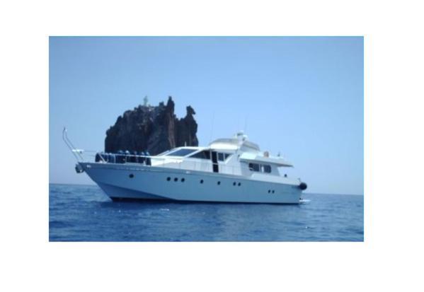 Sea Baroniv "Bedsonboat" Hotel Birgu Exterior photo