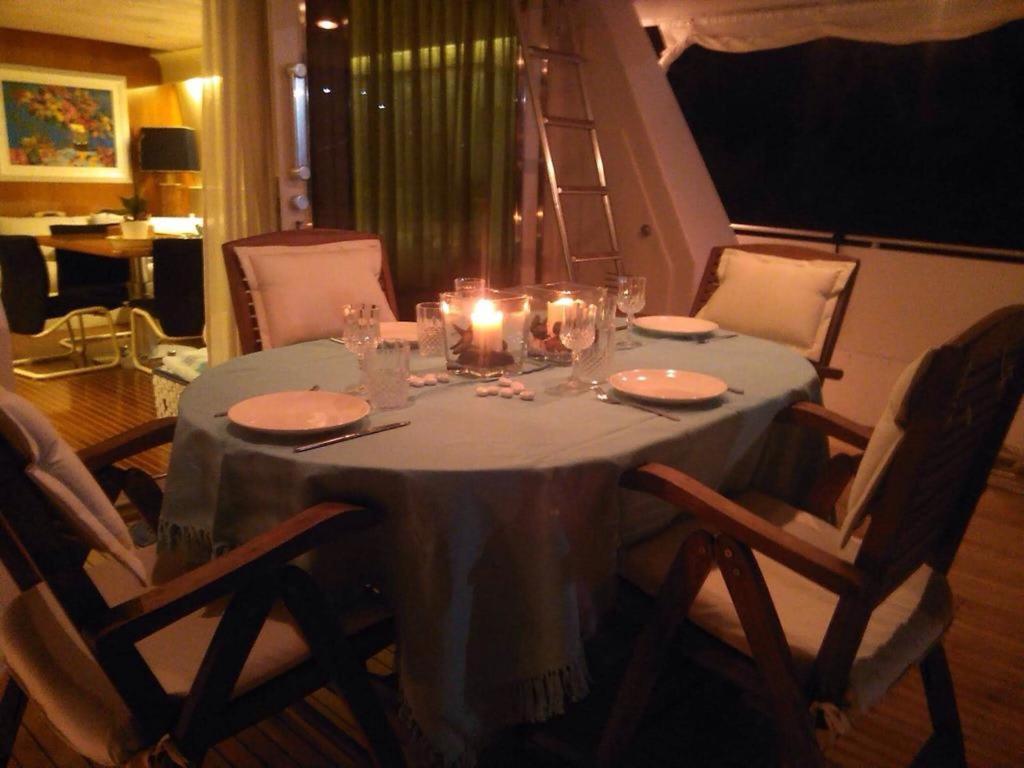 Sea Baroniv "Bedsonboat" Hotel Birgu Exterior photo