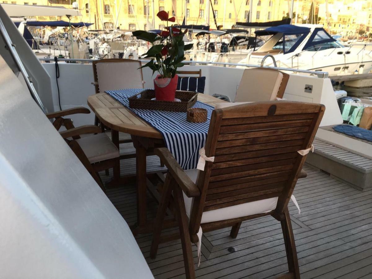 Sea Baroniv "Bedsonboat" Hotel Birgu Exterior photo
